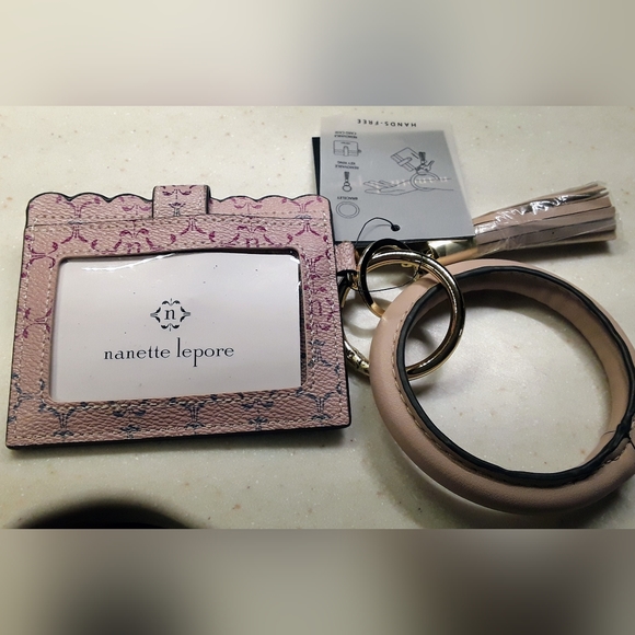 Nanette Lepore mauve bracelet card case with removable keyring - Picture 4 of 5